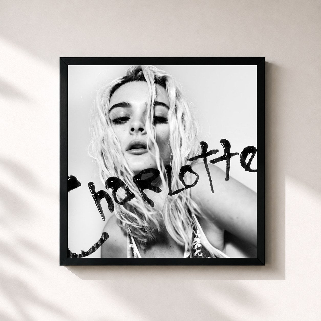 #noir Tableau carré de l'album Charlotte de Charlotte Lawrence, cadre noir 32x32 cm