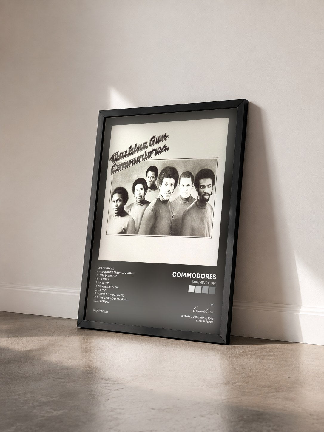 #noir Tableau de l'album Machine Gun de Commodores vu de trois quarts, cadre noir