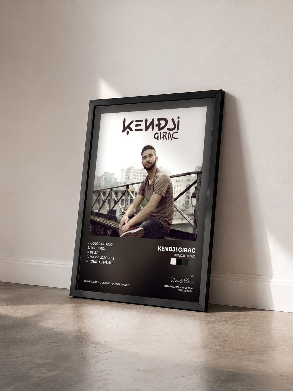 #noir Tableau de l'album Kendji Girac de Kendji Girac vu de trois quarts, cadre noir