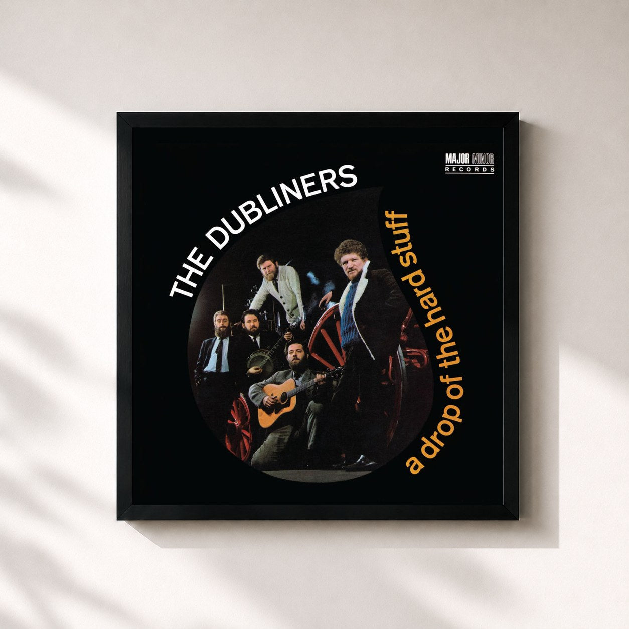 #noir Tableau carré de l'album A Drop of the Hard Stuff [2012 - Remaster] (2012 Remastered Version) de The Dubliners, cadre noir 32x32 cm