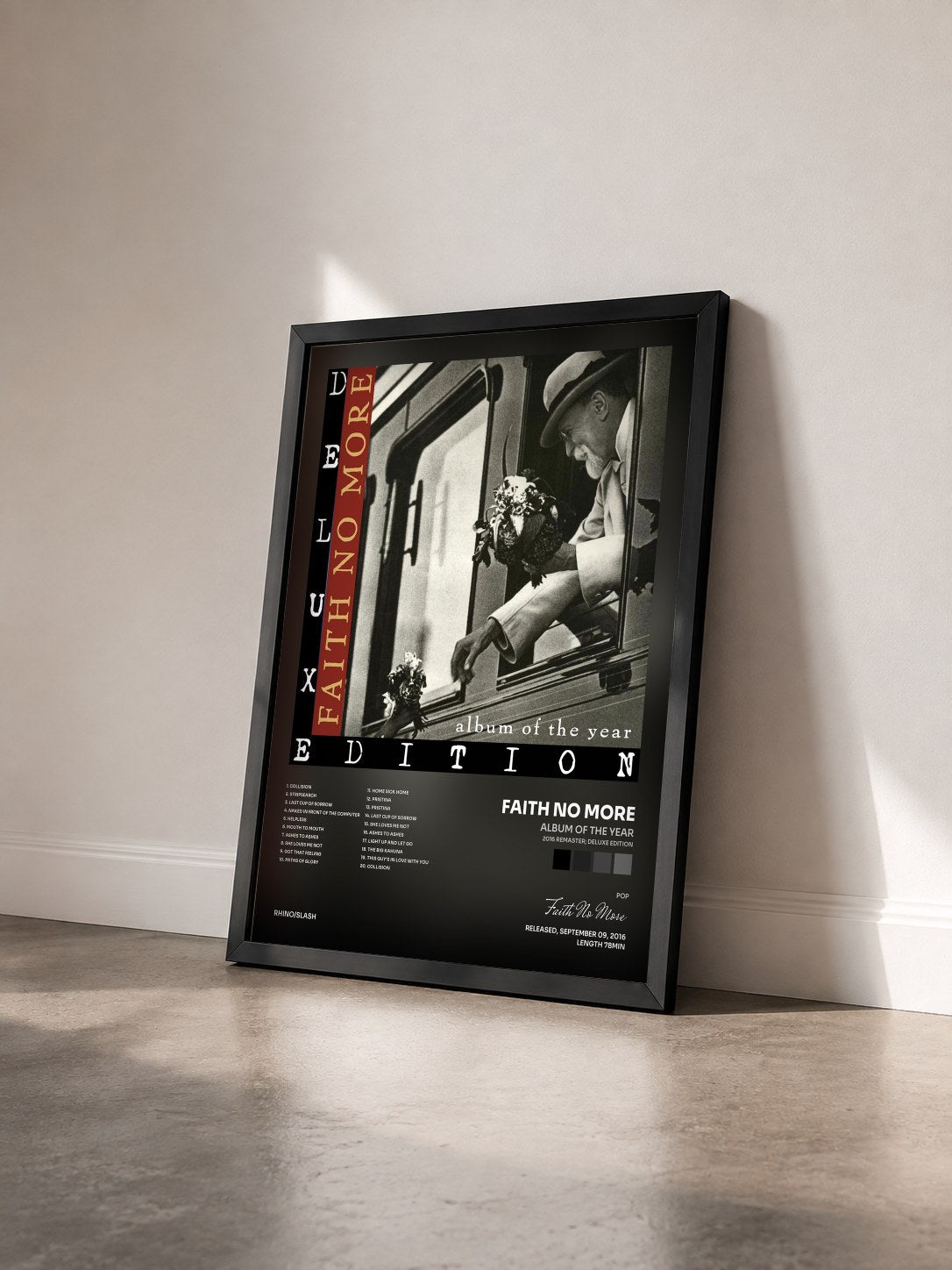 #noir Tableau de l'album Album of the Year (2016 Remaster; Deluxe Edition) de Faith No More vu de trois quarts, cadre noir
