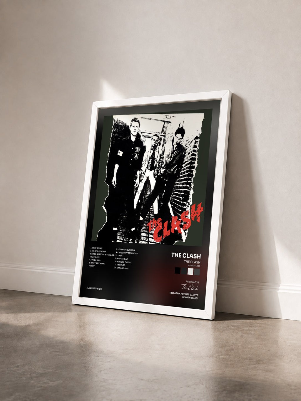 #blanc The Clash (Remastered) di The Clash in stampa incorniciata vista di tre quarti, cornice bianca