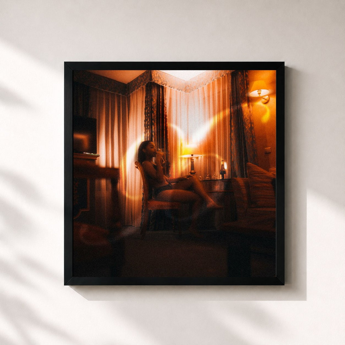 #noir Tableau carré de l'album ROOM 96 de Tayc, cadre noir 32x32 cm