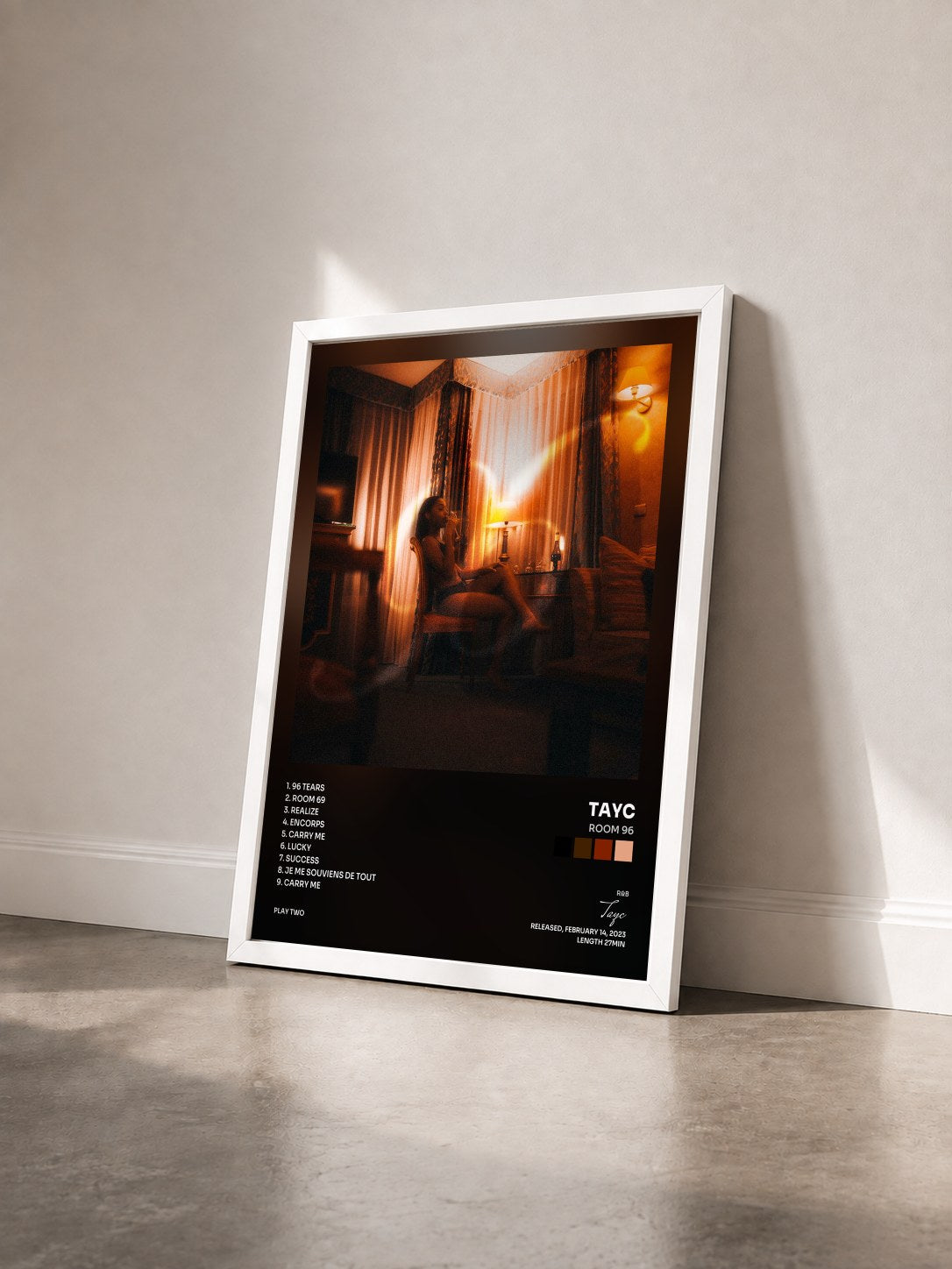 #blanc Tableau de l'album ROOM 96 de Tayc vu de trois quarts, cadre blanc