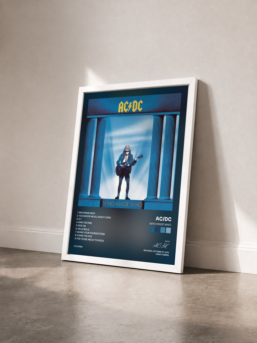 #blanc Tableau de l'album Who Made Who de AC/DC vu de trois quarts, cadre blanc