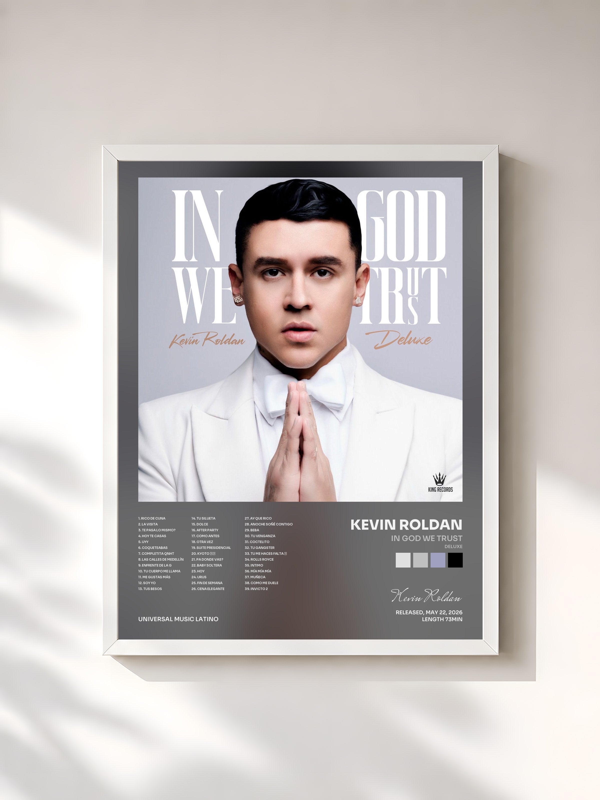#blanc Tableau de l'album In God We Trust (Deluxe) de Kevin Roldan, cadre blanc, imprimé et encadré en France