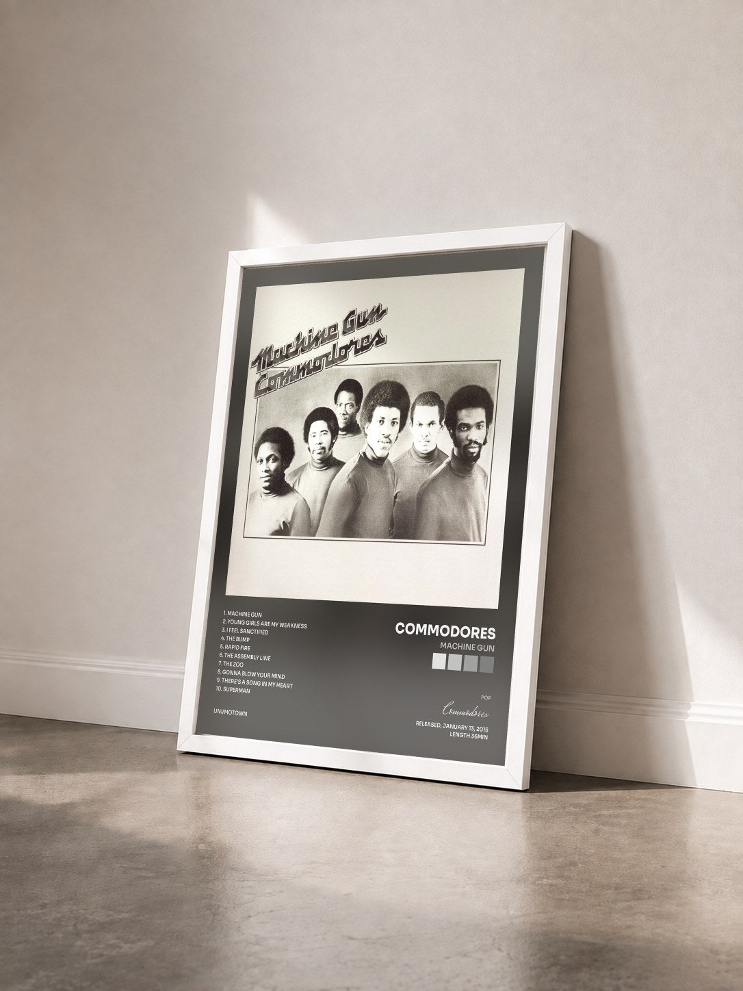 #blanc Tableau de l'album Machine Gun de Commodores vu de trois quarts, cadre blanc