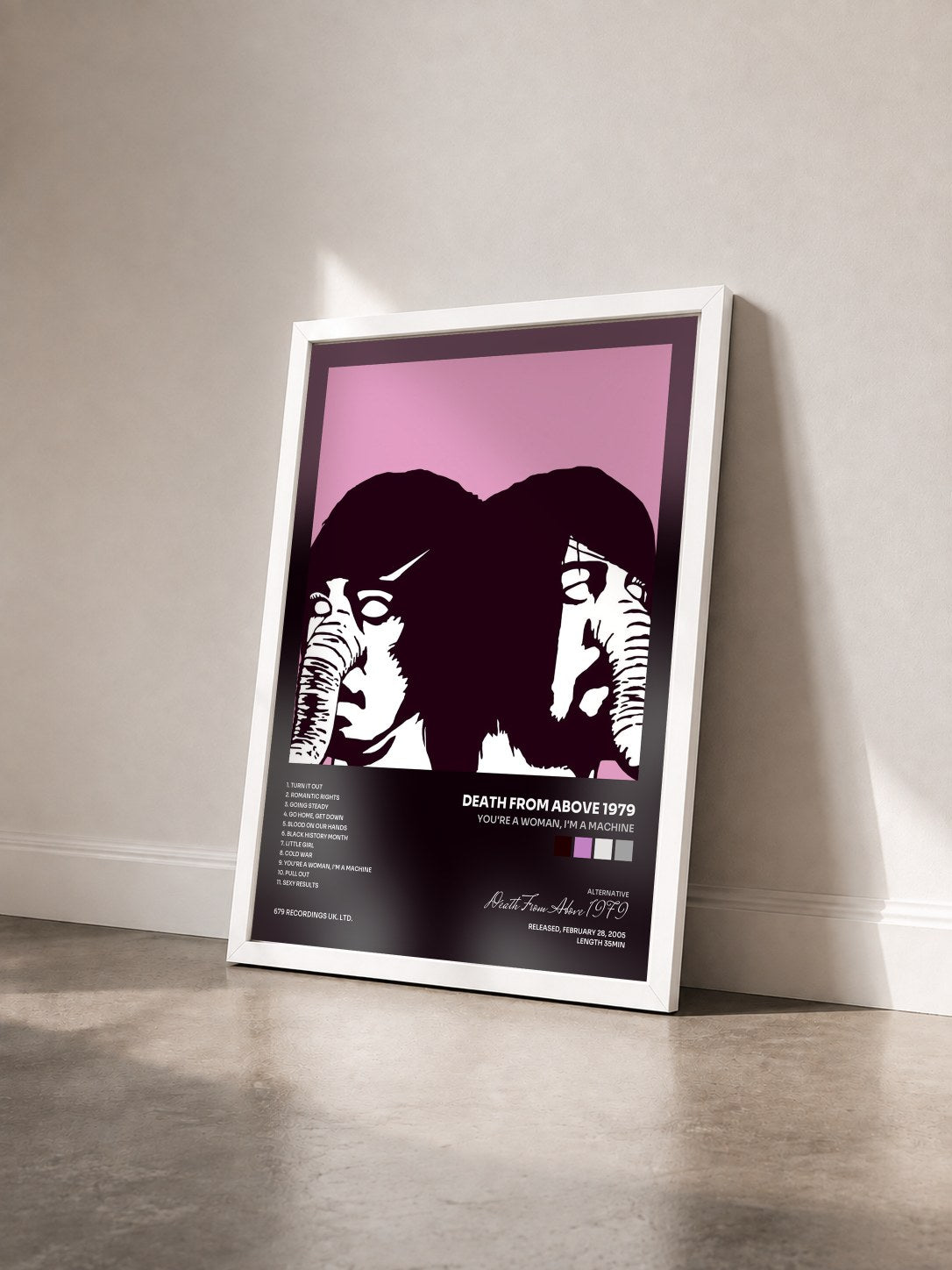 #blanc Tableau de l'album You're A Woman, I'm A Machine de Death From Above 1979 vu de trois quarts, cadre blanc