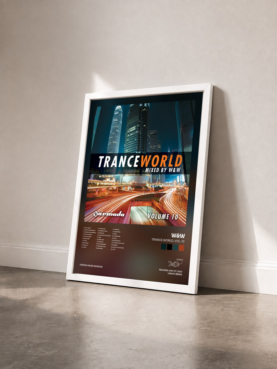 #blanc Tableau de l'album Trance World, Vol. 10 de W&W vu de trois quarts, cadre blanc
