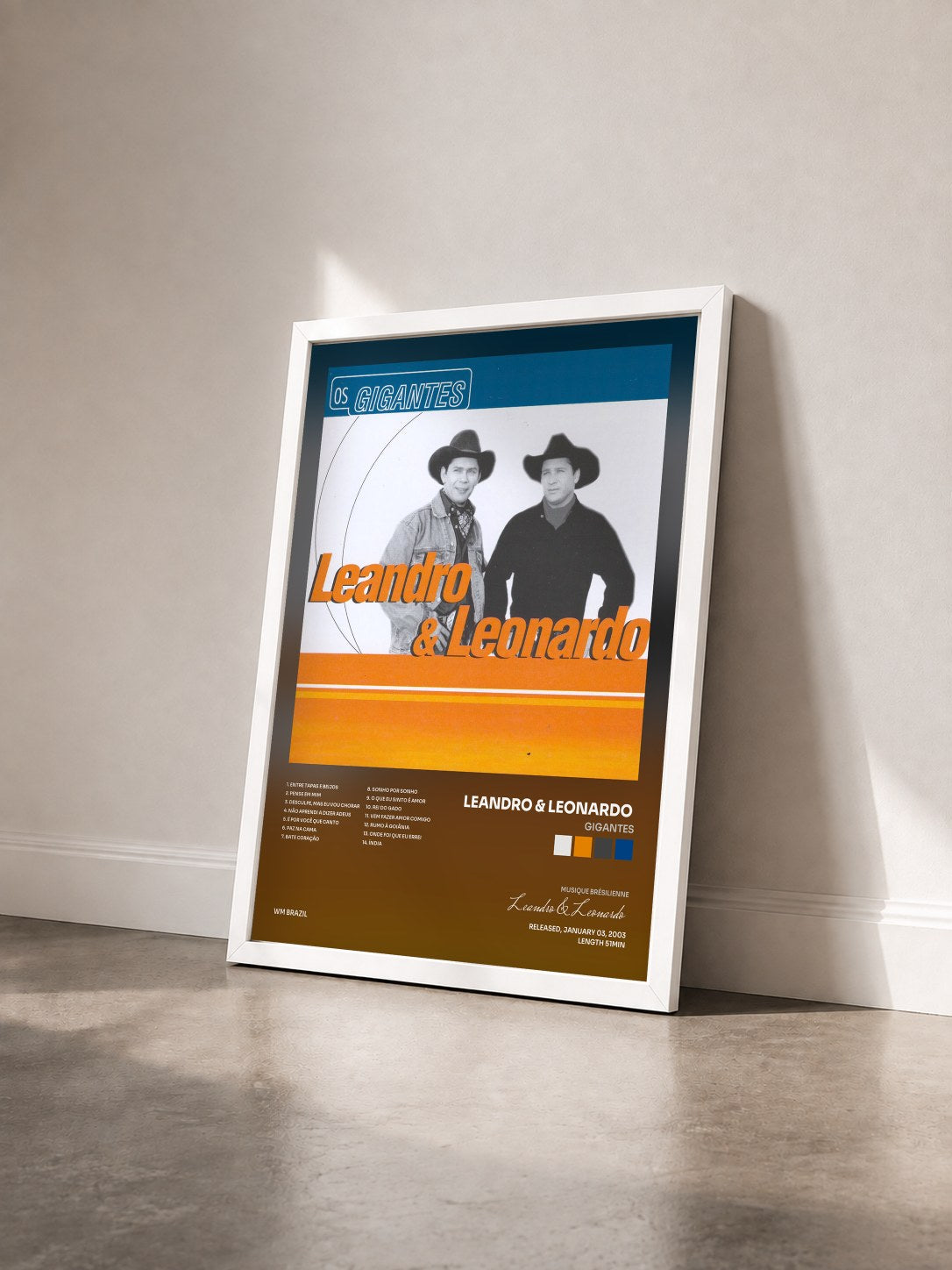#blanc Tableau de l'album Gigantes de Leandro & Leonardo  vu de trois quarts, cadre blanc
