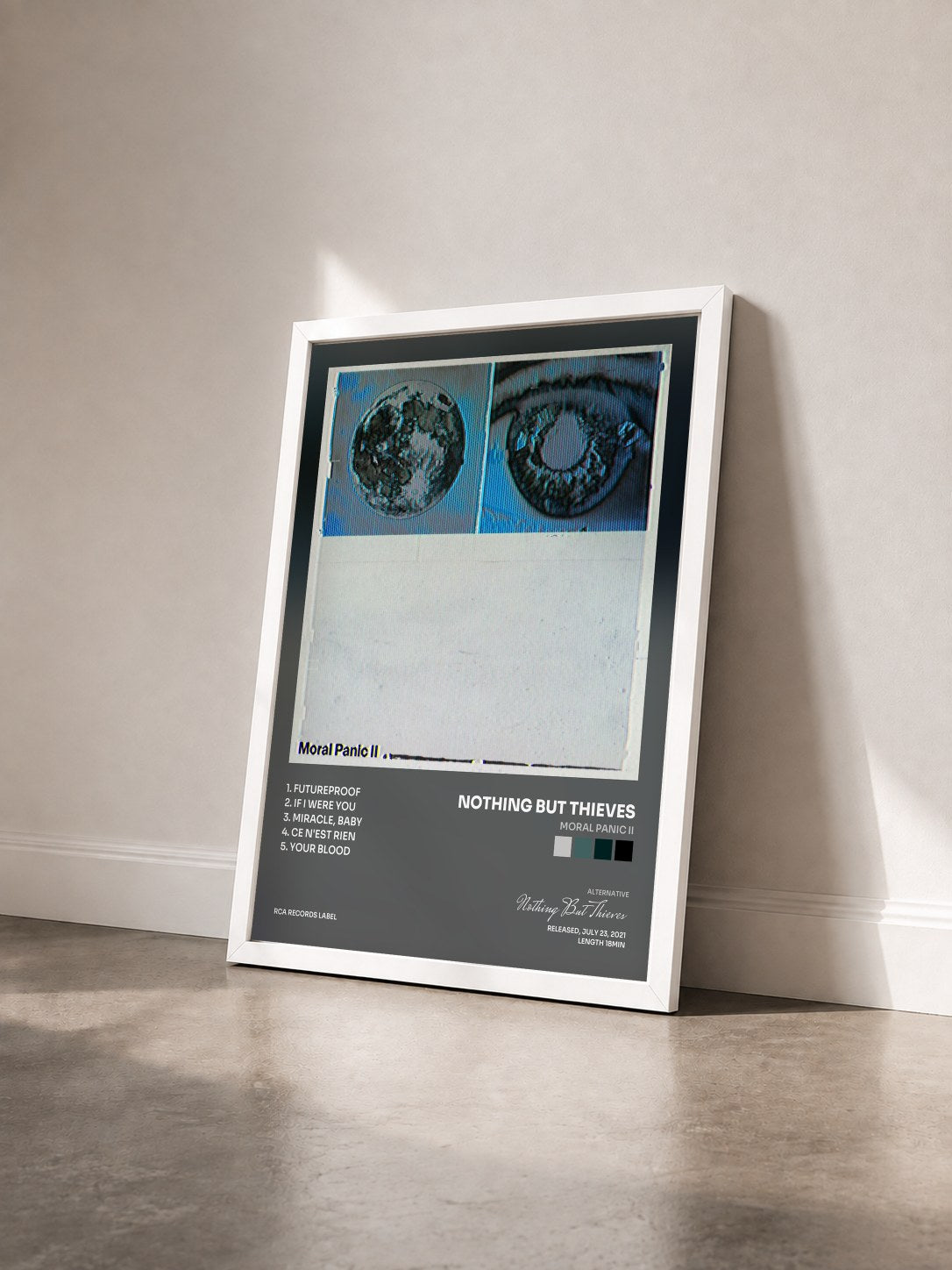 #blanc Tableau de l'album Moral Panic II de Nothing But Thieves vu de trois quarts, cadre blanc