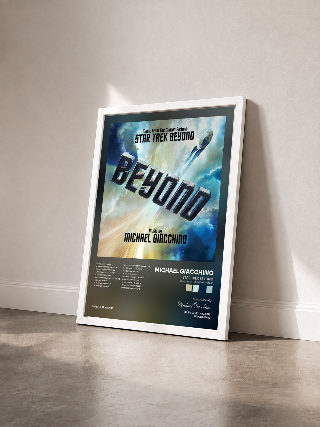 #blanc Tableau de l'album Star Trek Beyond (Music From The Motion Picture) de Michael Giacchino vu de trois quarts, cadre blanc