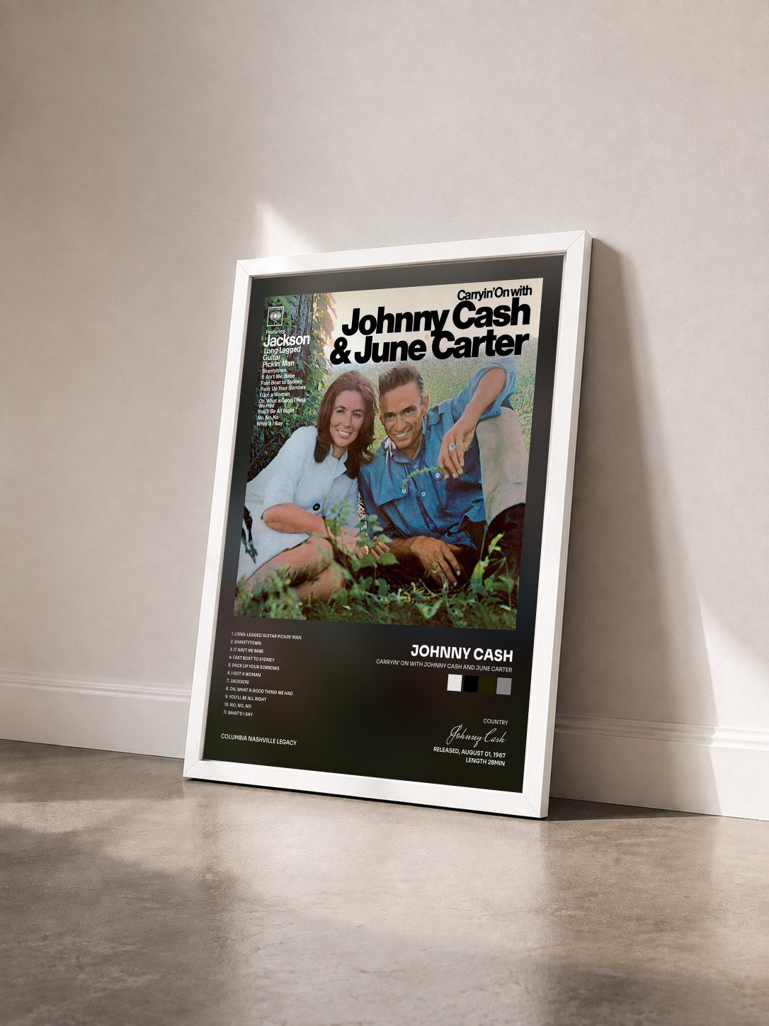 #blanc Tableau de l'album Carryin' On With Johnny Cash And June Carter de Johnny Cash vu de trois quarts, cadre blanc