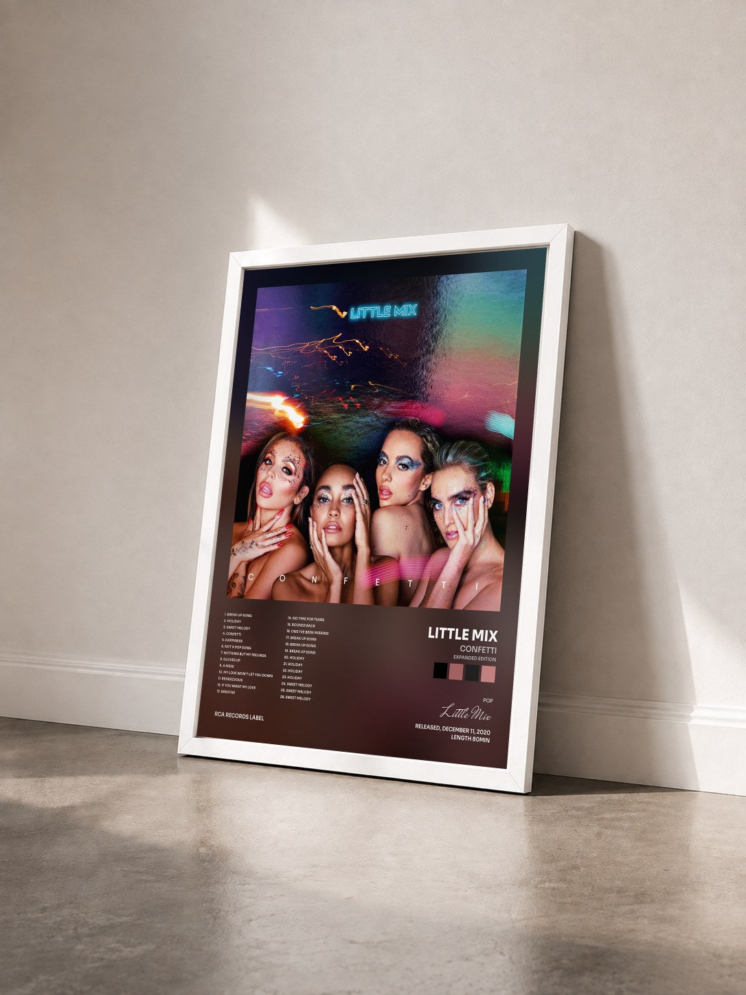 #blanc Tableau de l'album Confetti (Expanded Edition) de Little Mix vu de trois quarts, cadre blanc