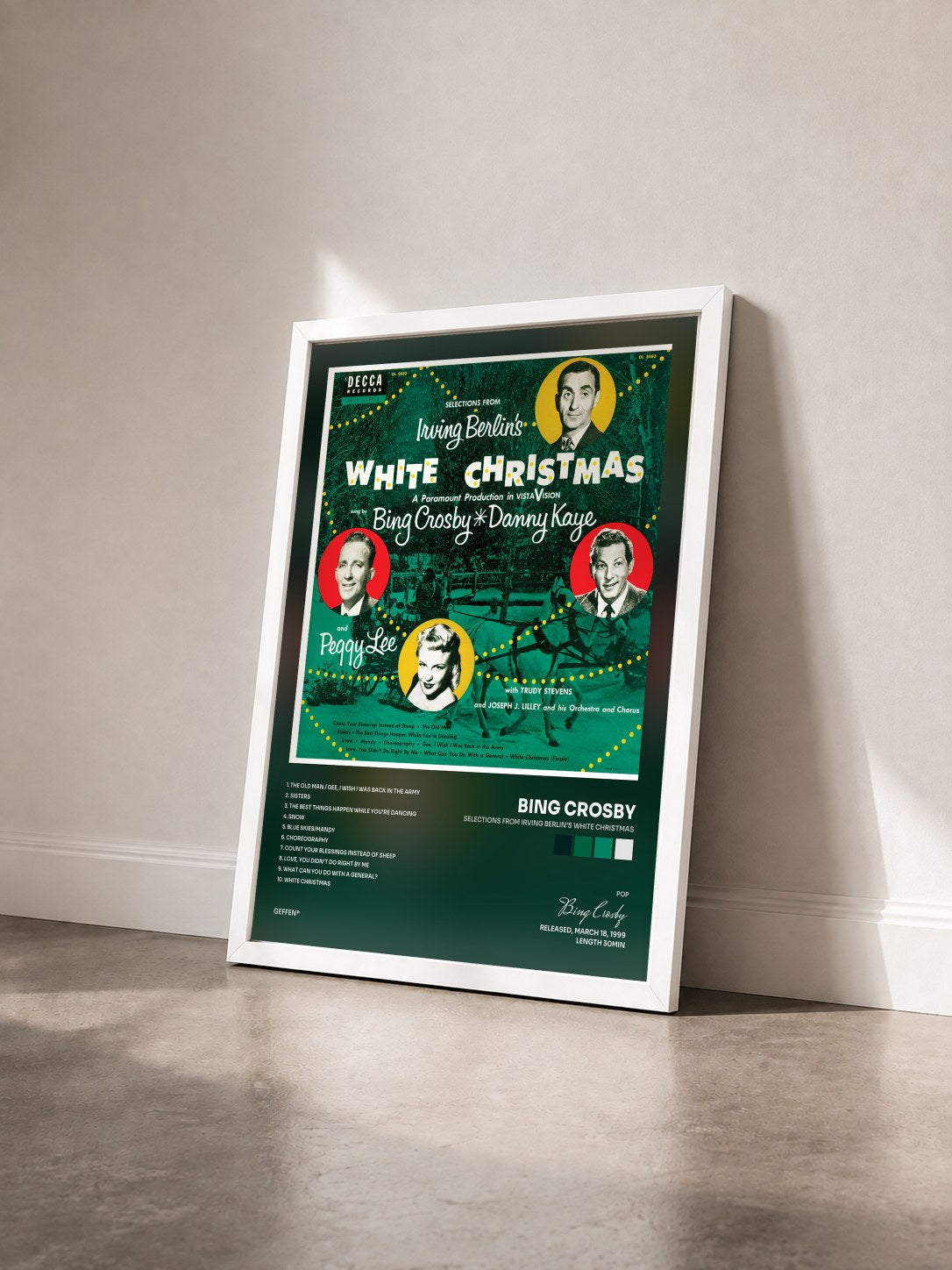 #blanc Tableau de l'album Selections From Irving Berlin's White Christmas de Bing Crosby vu de trois quarts, cadre blanc