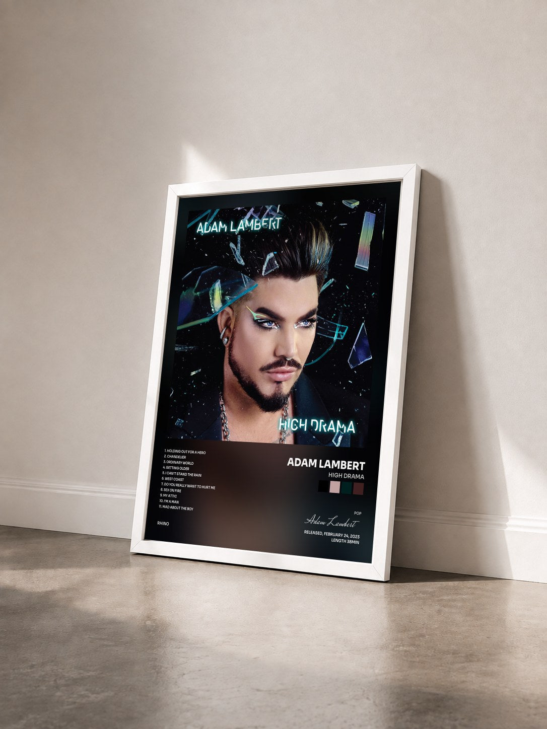 #blanc Tableau de l'album High Drama de Adam Lambert vu de trois quarts, cadre blanc