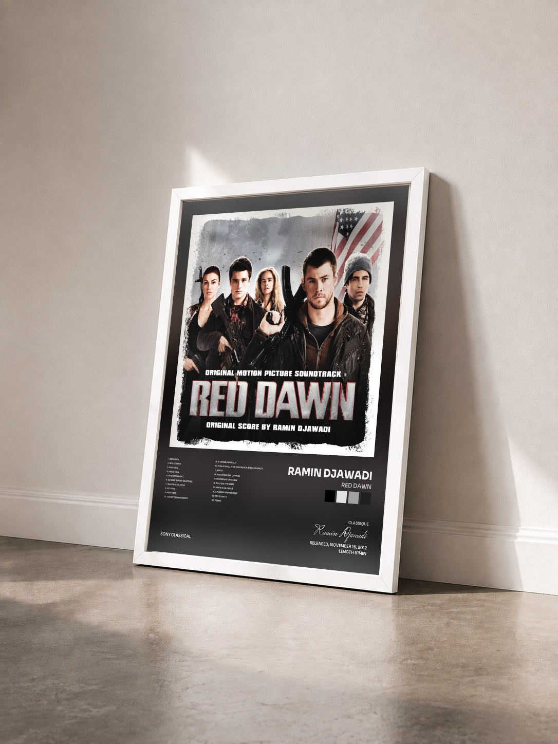 #blanc Tableau de l'album Red Dawn de Ramin Djawadi vu de trois quarts, cadre blanc