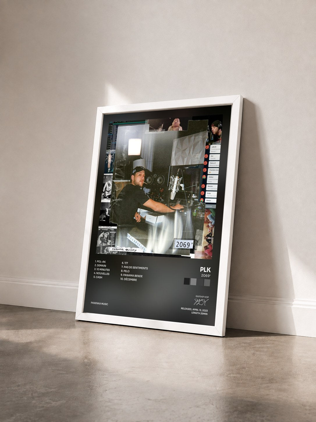 #blanc Tableau de l'album 2069' de PLK vu de trois quarts, cadre blanc