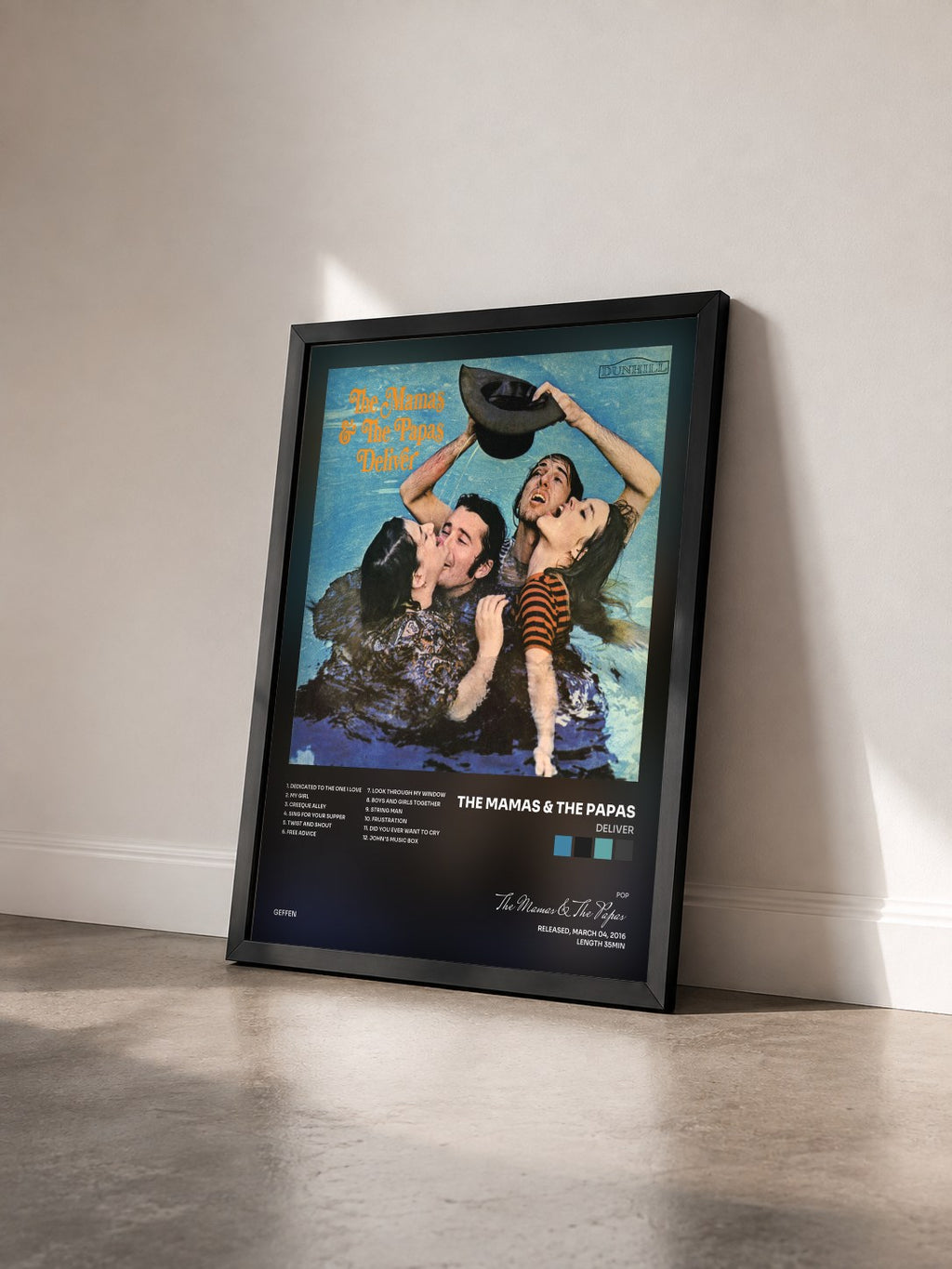 #noir Tableau de l'album Deliver de The Mamas & The Papas vu de trois quarts, cadre noir