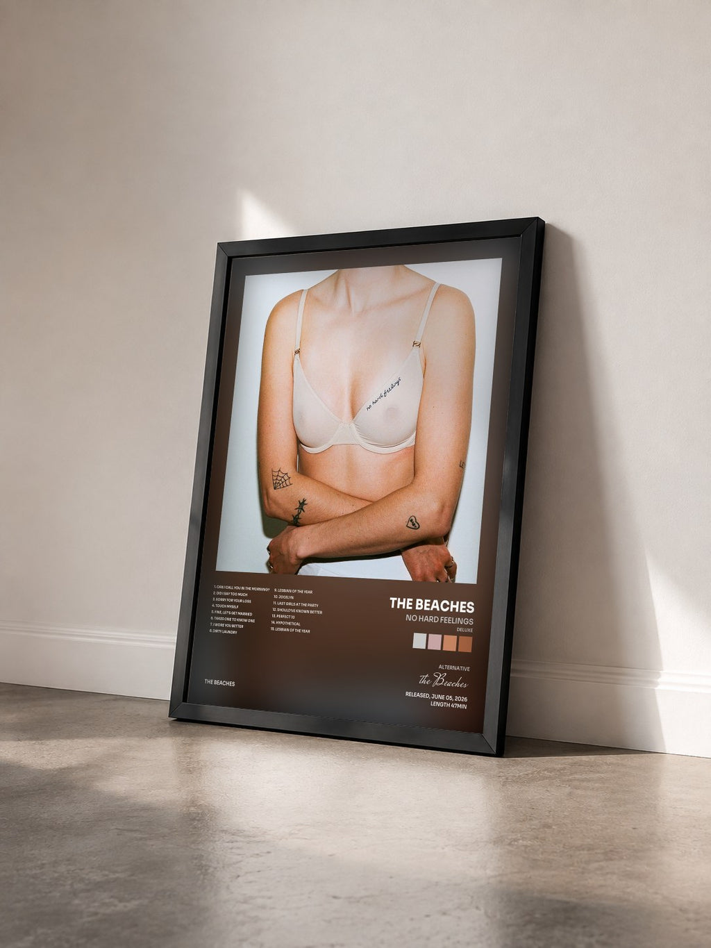 #noir Tableau de l'album No Hard Feelings (Deluxe) de the Beaches vu de trois quarts, cadre noir