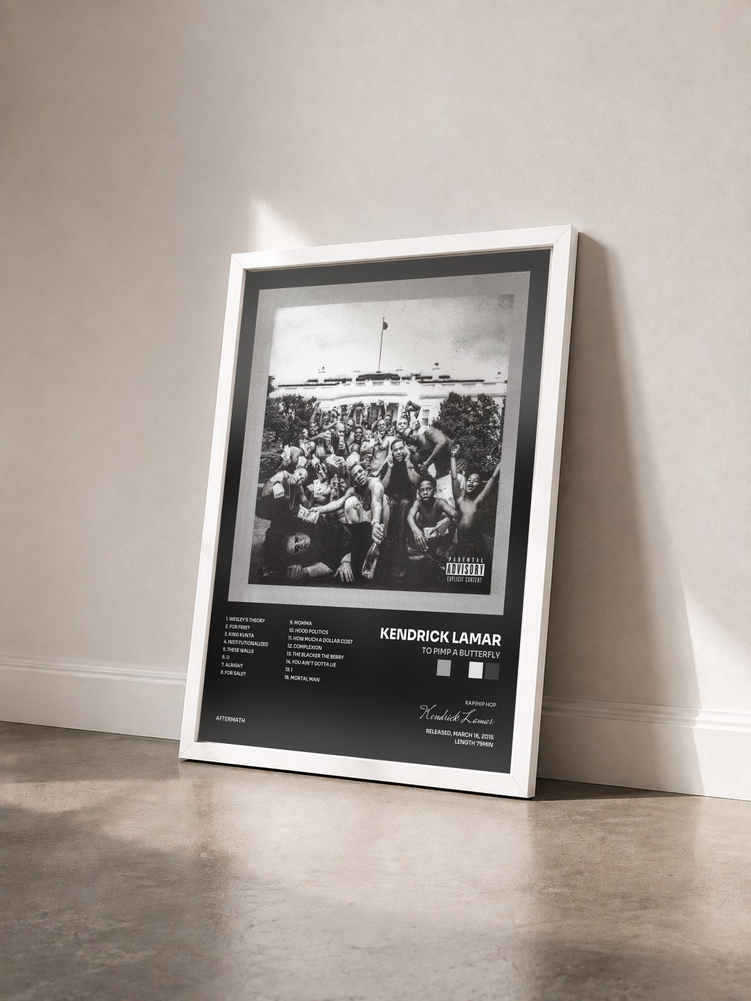 #blanc To Pimp A Butterfly di Kendrick Lamar in stampa incorniciata vista di tre quarti, cornice bianca