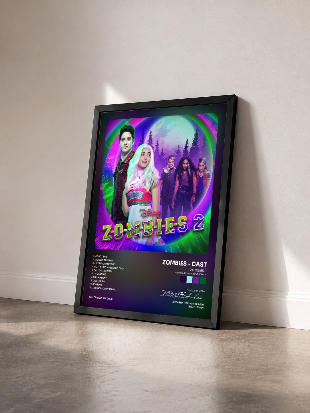 #noir Tableau de l'album ZOMBIES 2 (Original TV Movie Soundtrack) de ZOMBIES – Cast vu de trois quarts, cadre noir