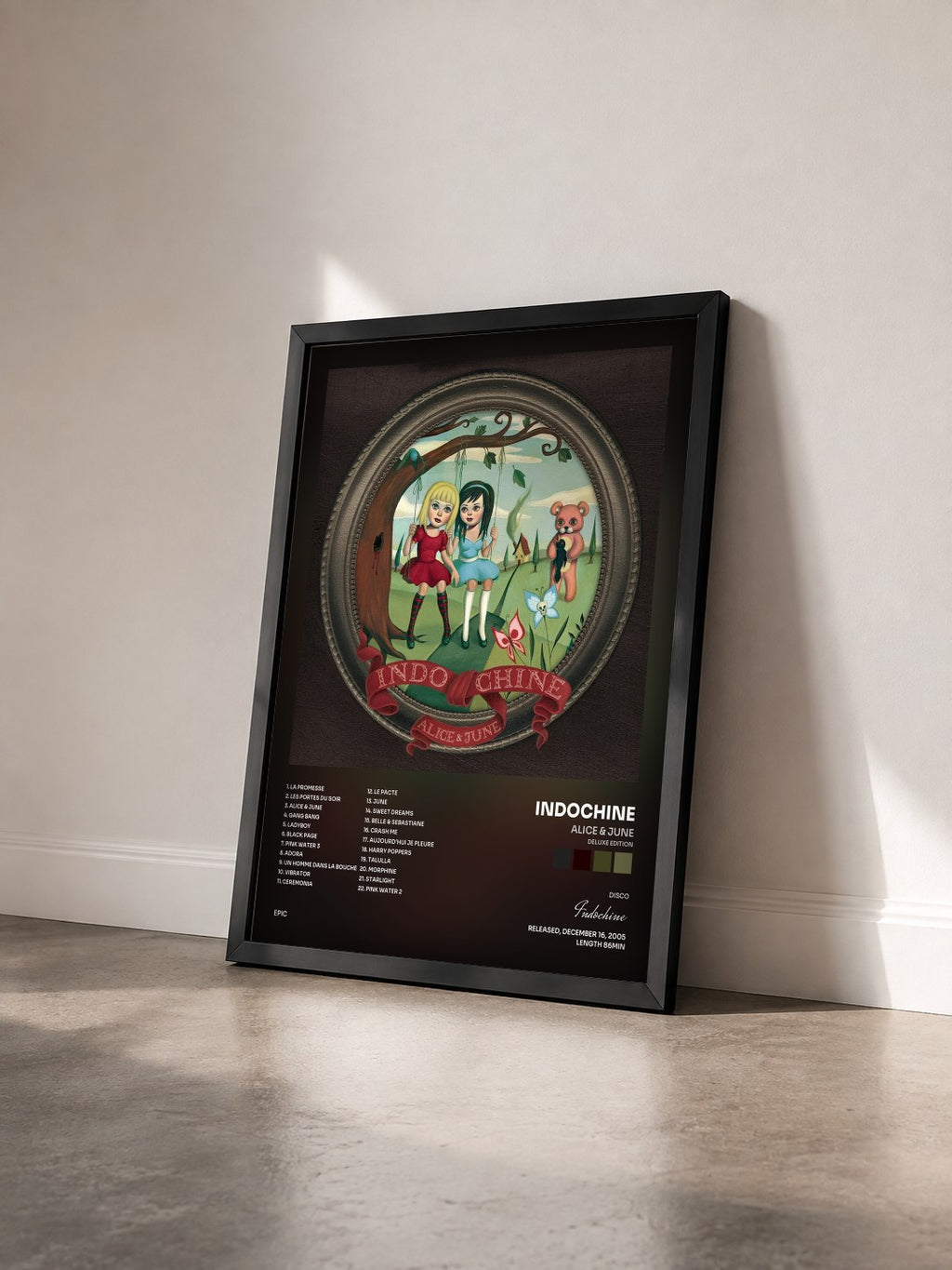 #noir Alice & June (deluxe edition) von Indochine als gerahmter Kunstdruck von schräg gesehen, schwarzer Rahmen