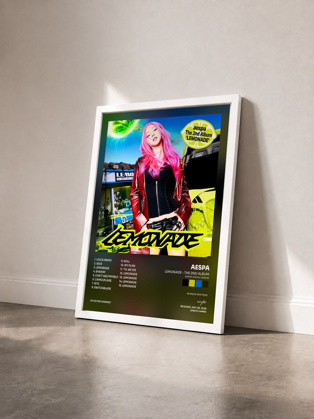 #blanc Tableau de l'album LEMONADE - The 2nd Album (KARINA Special Version) de aespa vu de trois quarts, cadre blanc