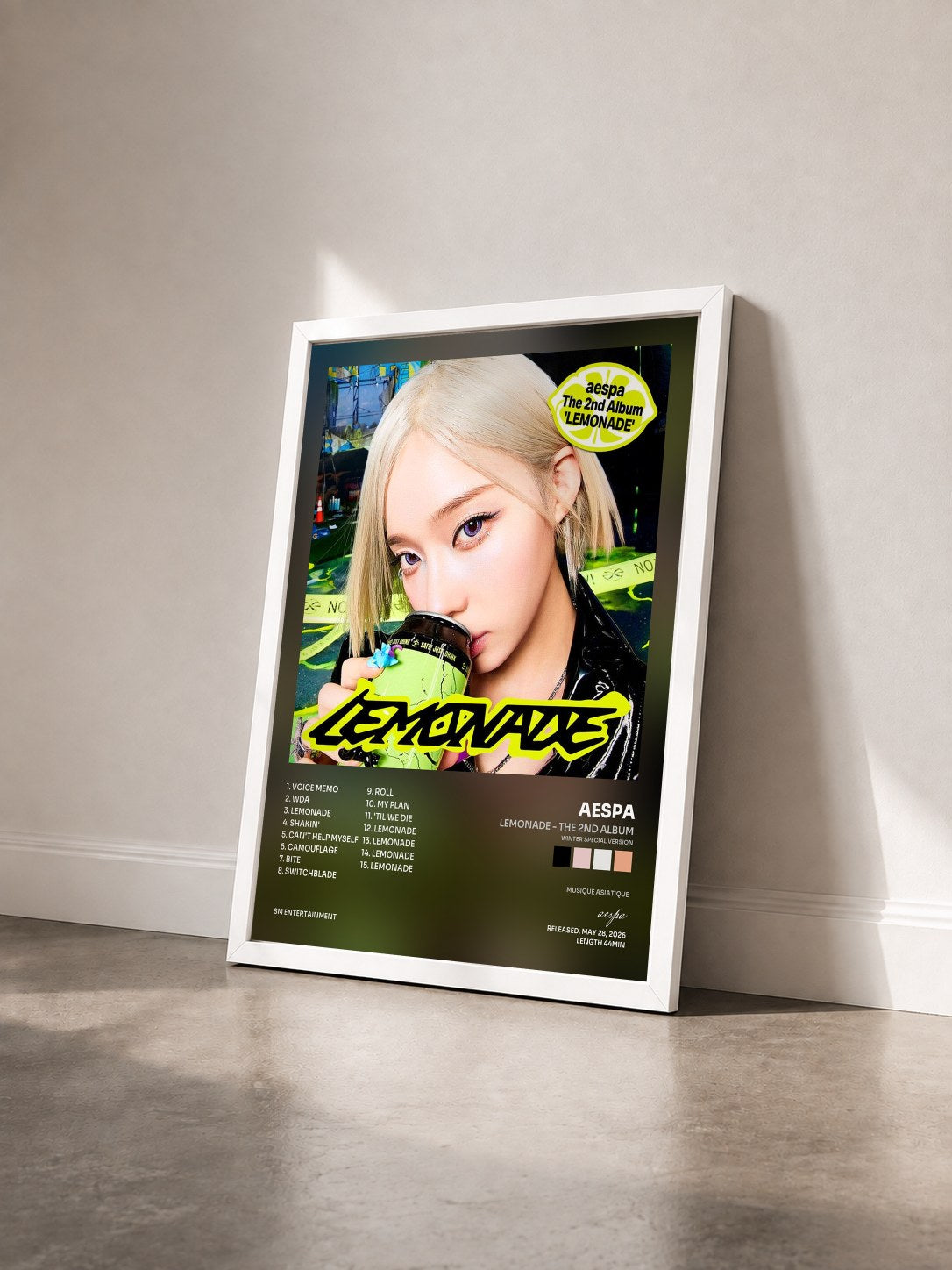 #blanc Tableau de l'album LEMONADE - The 2nd Album (WINTER Special Version) de aespa vu de trois quarts, cadre blanc