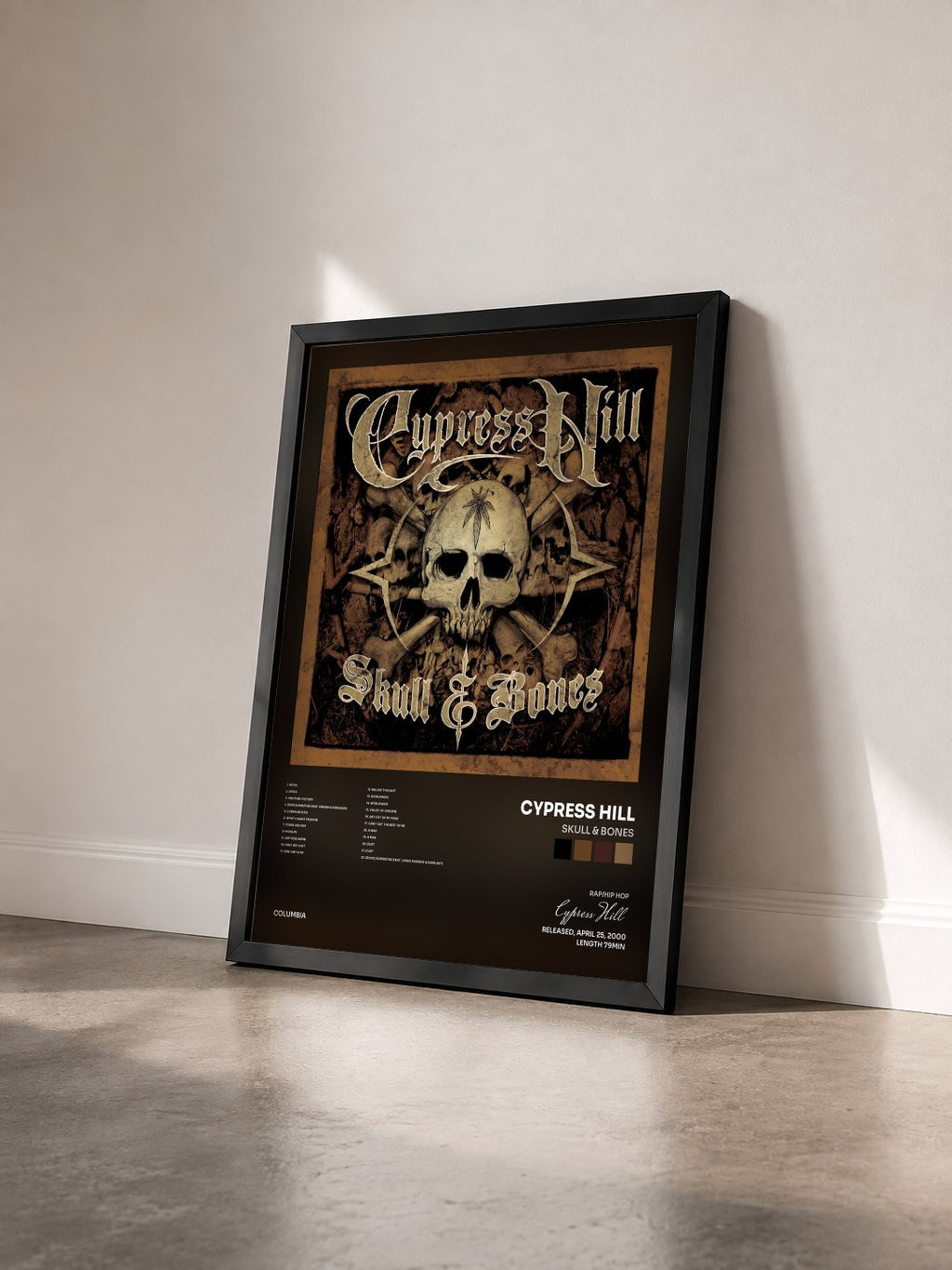#noir Skull & Bones von Cypress Hill als gerahmter Kunstdruck von schräg gesehen, schwarzer Rahmen