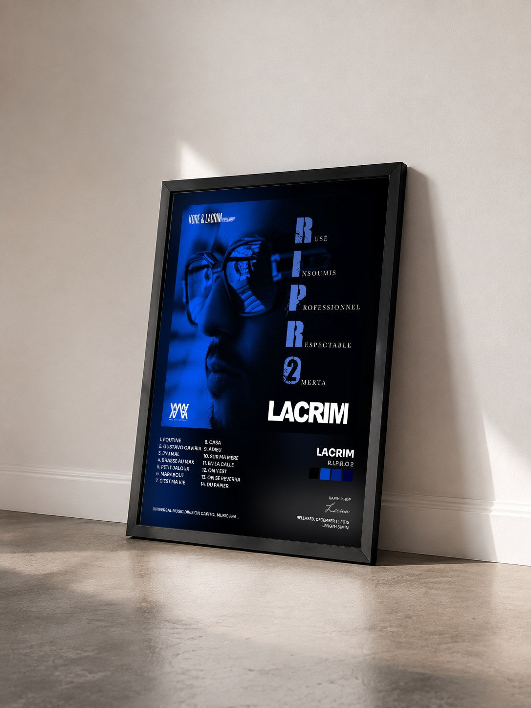 #noir R.I.P.R.O 2 di Lacrim in stampa incorniciata vista di tre quarti, cornice nera