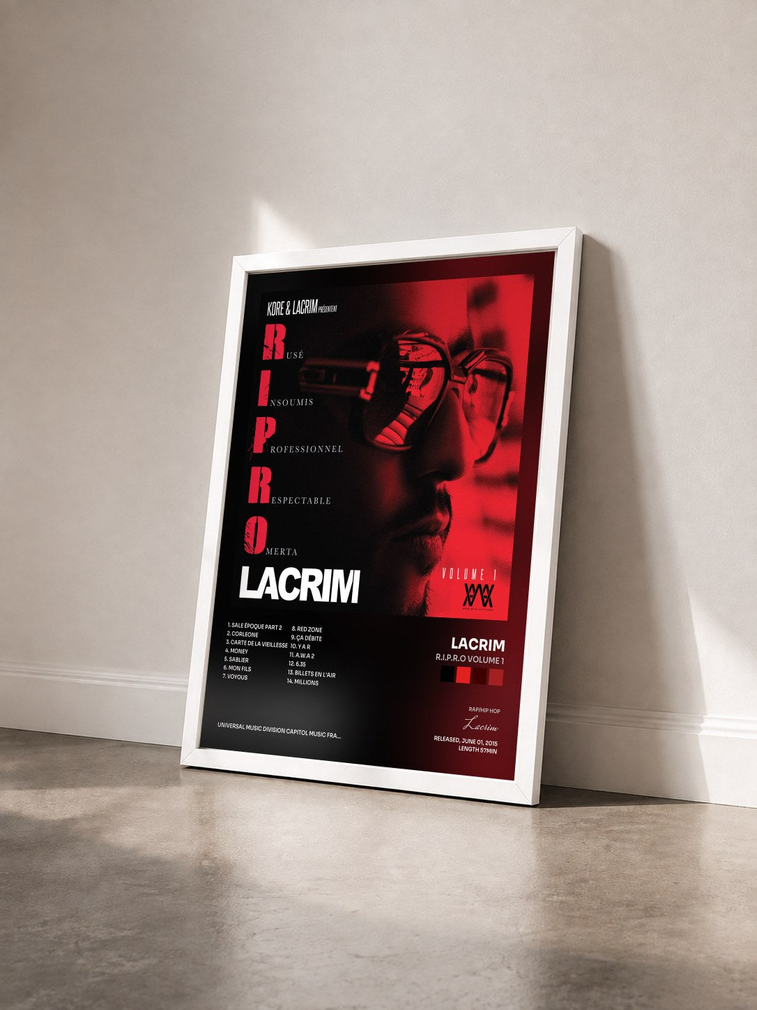 #blanc R.I.P.R.O Volume 1 di Lacrim in stampa incorniciata vista di tre quarti, cornice bianca