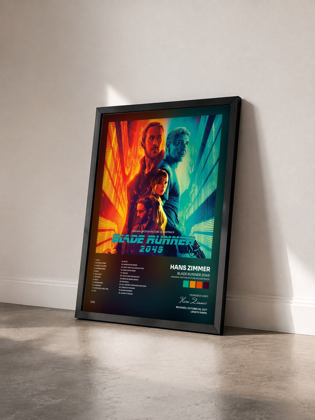 #noir Tableau de l'album Blade Runner 2049 (Original Motion Picture Soundtrack) de Hans Zimmer vu de trois quarts, cadre noir