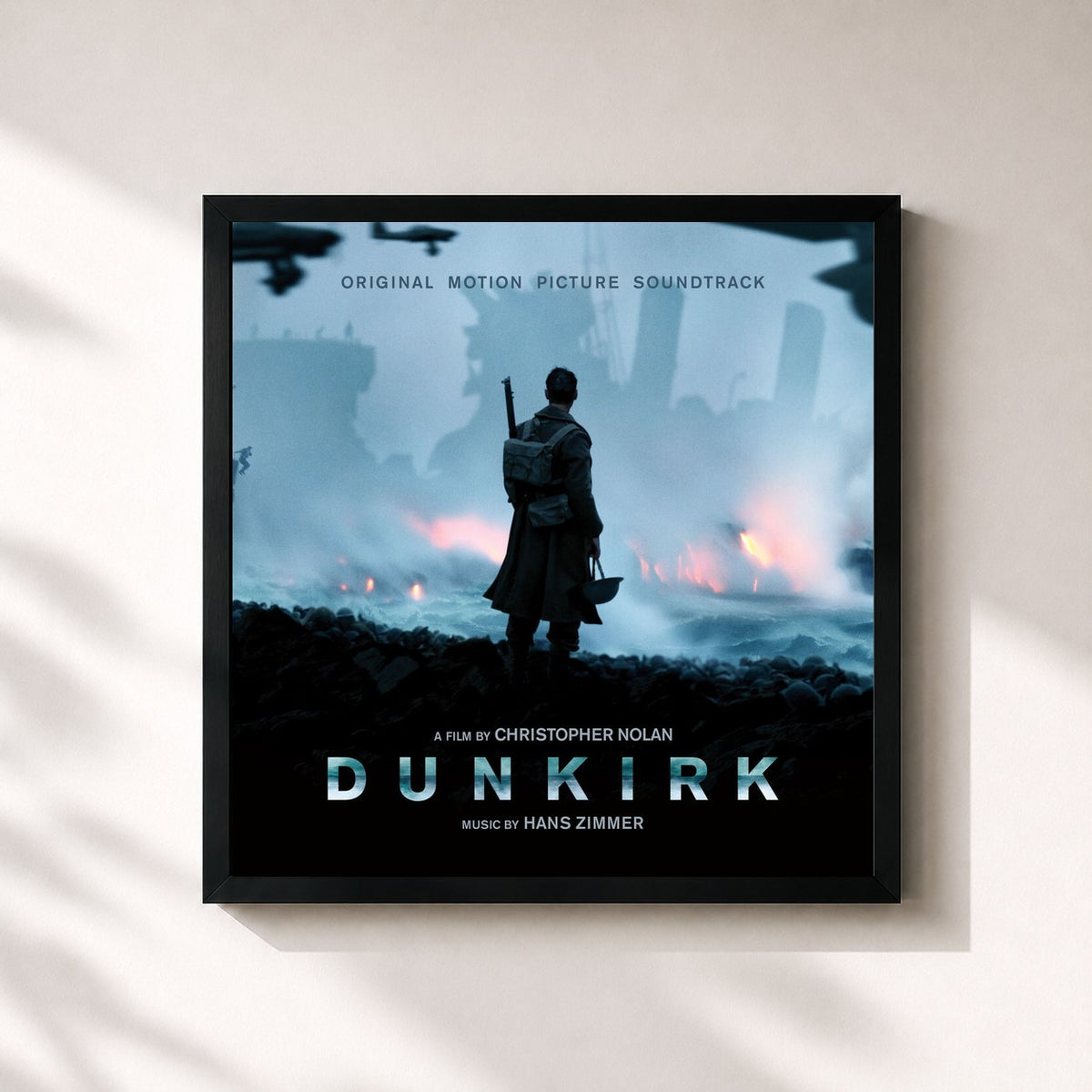 #noir Tableau carré de l'album Dunkirk (Original Motion Picture Soundtrack) de Hans Zimmer, cadre noir 32x32 cm