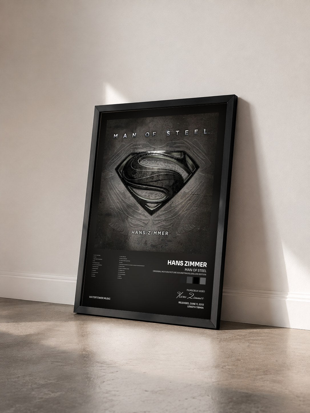 #noir Tableau de l'album Man of Steel (Original Motion Picture Soundtrack) (Deluxe Edition) de Hans Zimmer vu de trois quarts, cadre noir