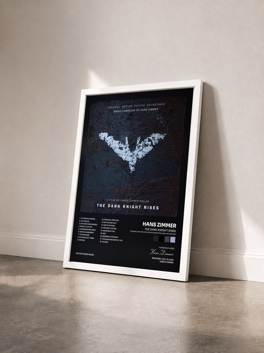 #blanc Tableau de l'album The Dark Knight Rises (Original Motion Picture Soundtrack) (Deluxe Edition) de Hans Zimmer vu de trois quarts, cadre blanc