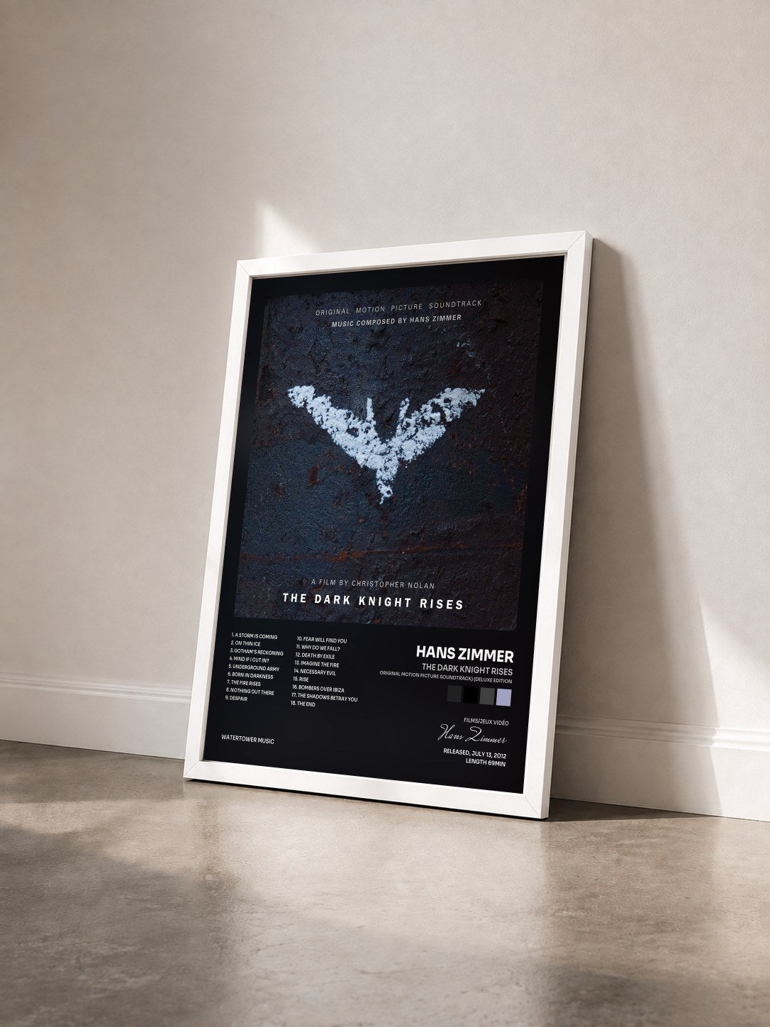 #blanc Tableau de l'album The Dark Knight Rises (Original Motion Picture Soundtrack) (Deluxe Edition) de Hans Zimmer vu de trois quarts, cadre blanc