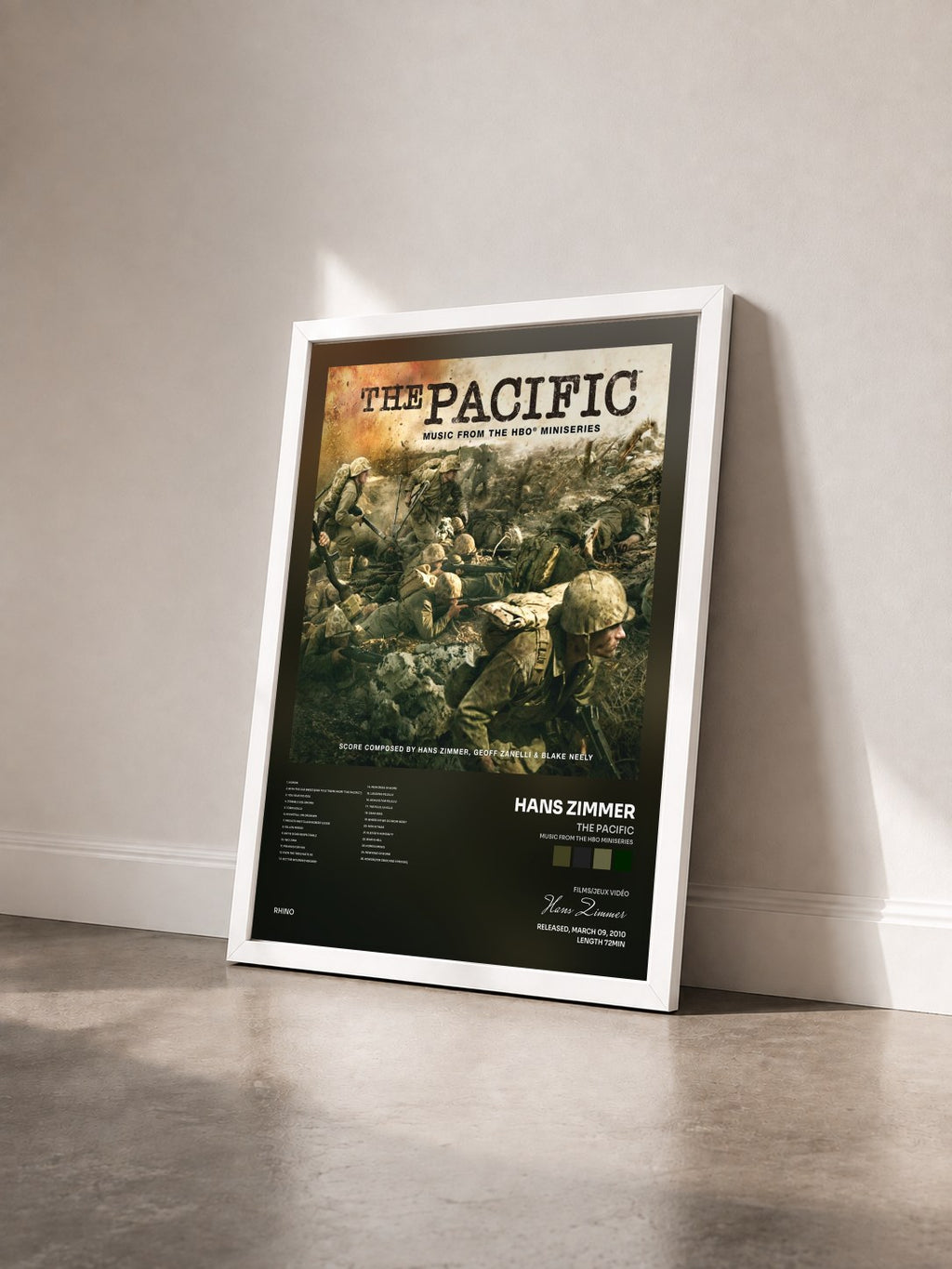#blanc Tableau de l'album The Pacific (Music From the HBO Miniseries) de Hans Zimmer vu de trois quarts, cadre blanc