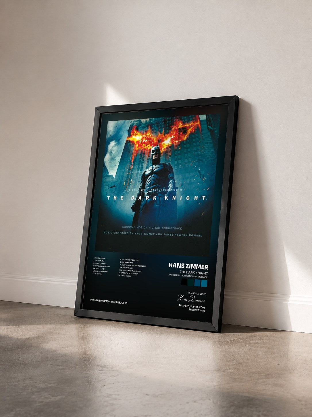 #noir The Dark Knight (Original Motion Picture Soundtrack) di Hans Zimmer in stampa incorniciata vista di tre quarti, cornice nera