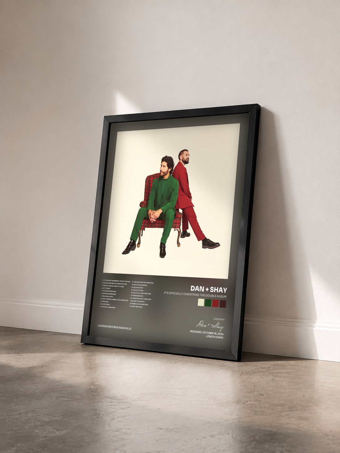 #noir Tableau de l'album It's Officially Christmas: The Double Album de Dan + Shay vu de trois quarts, cadre noir