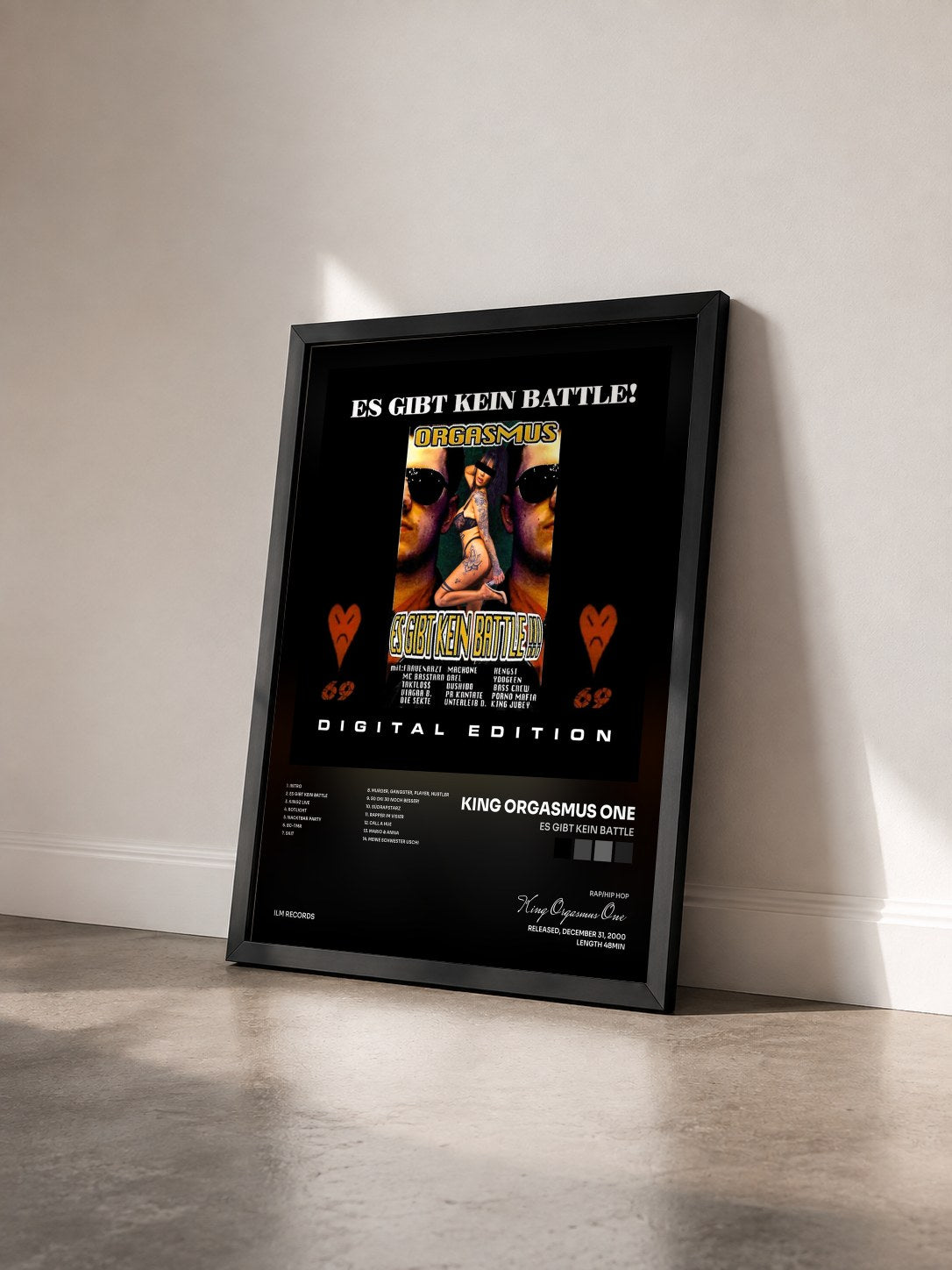 #noir Tableau de l'album Es gibt kein Battle de King Orgasmus One vu de trois quarts, cadre noir