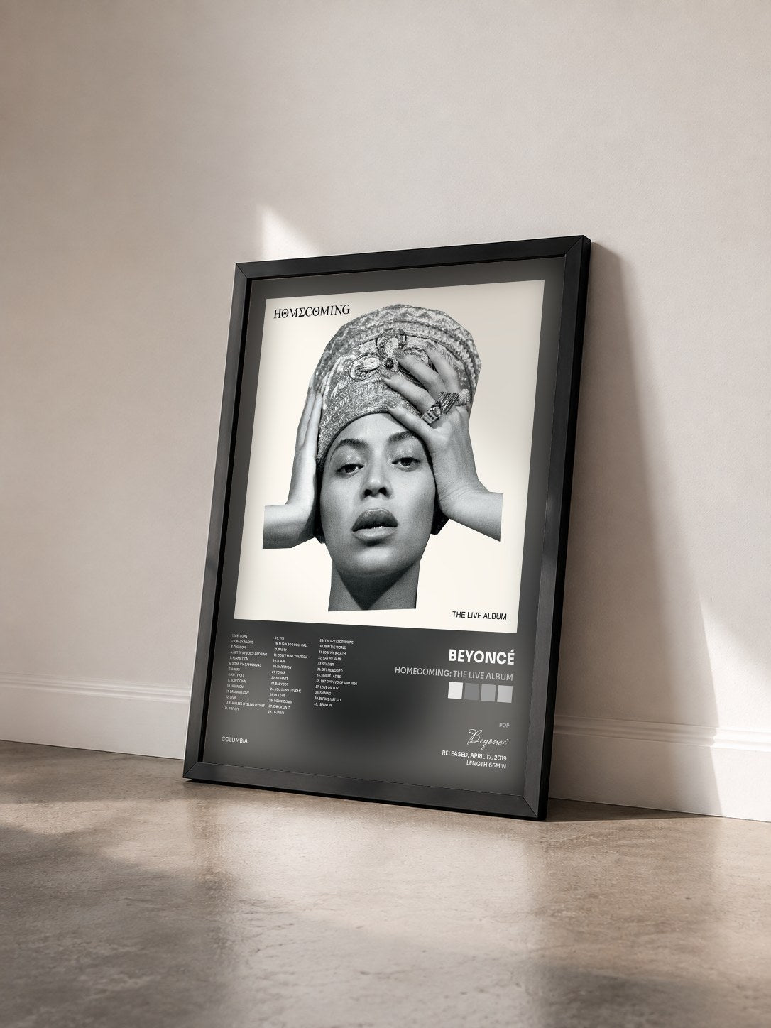 #noir Tableau de l'album HOMECOMING: THE LIVE ALBUM de Beyoncé vu de trois quarts, cadre noir