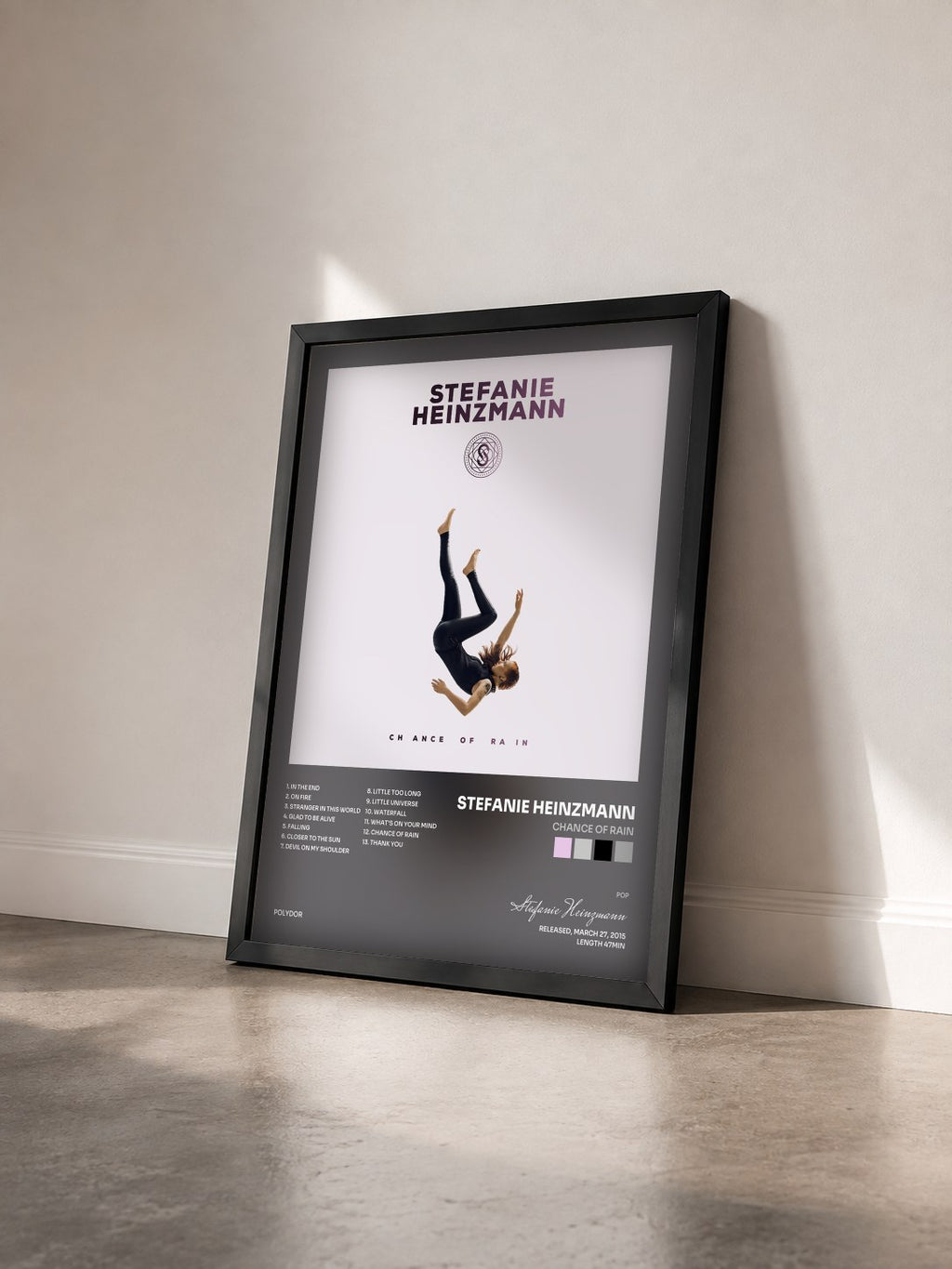 #noir Tableau de l'album Chance Of Rain de Stefanie Heinzmann vu de trois quarts, cadre noir