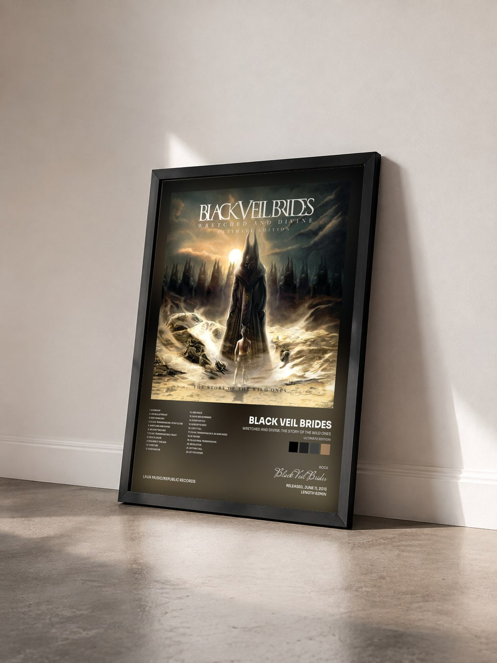 #noir Wretched And Divine: The Story Of The Wild Ones (Ultimate Edition) von Black Veil Brides als gerahmter Kunstdruck von schräg gesehen, schwarzer Rahmen