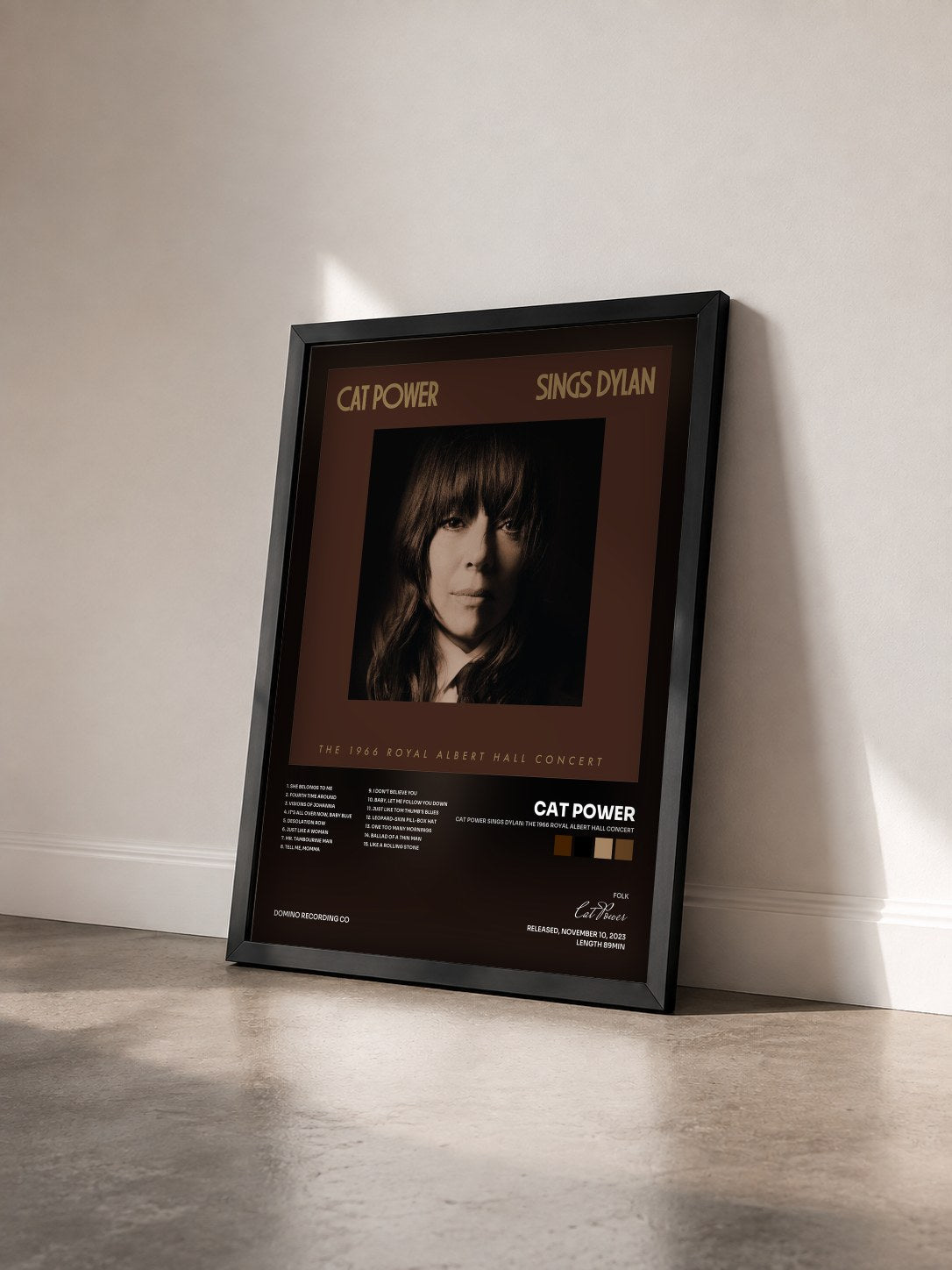 #noir Tableau de l'album Cat Power Sings Dylan: The 1966 Royal Albert Hall Concert de Cat Power vu de trois quarts, cadre noir