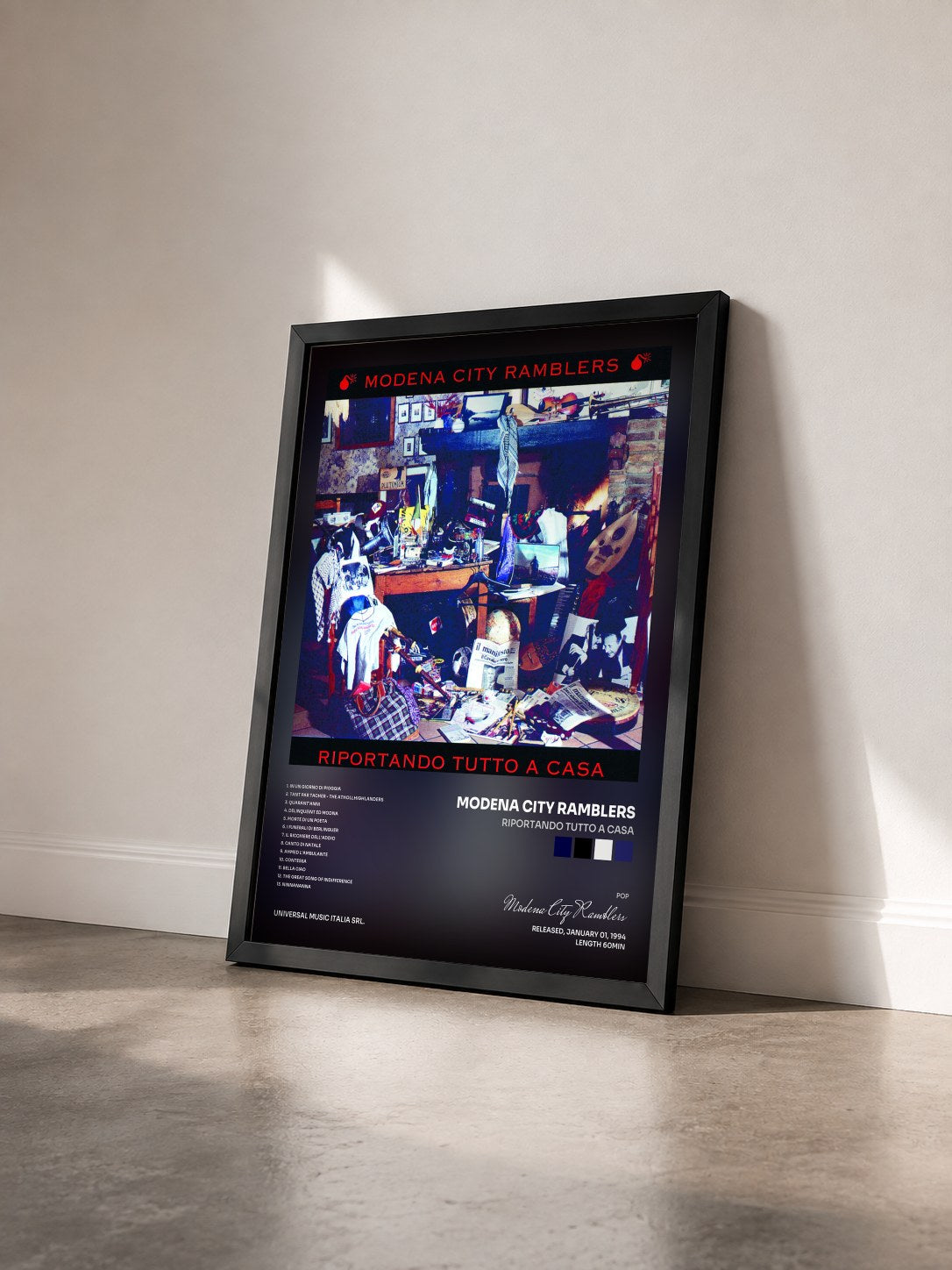 #noir Tableau de l'album Riportando Tutto A Casa de Modena City Ramblers vu de trois quarts, cadre noir