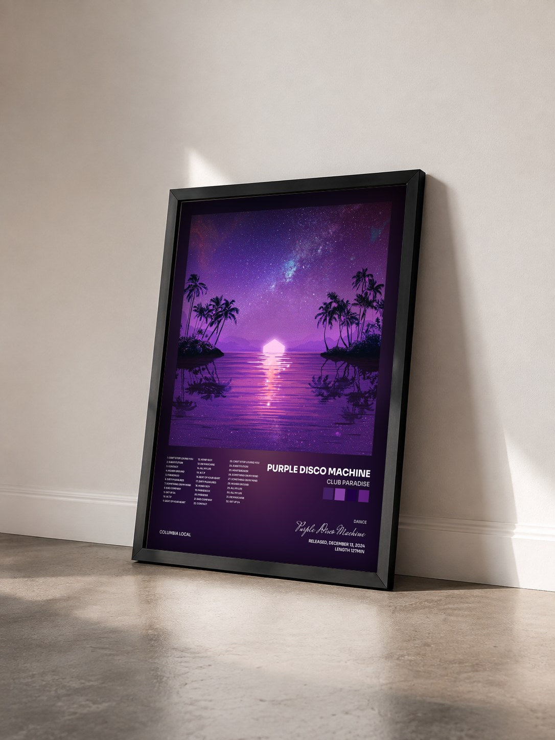 #noir Tableau de l'album Club Paradise de Purple Disco Machine vu de trois quarts, cadre noir