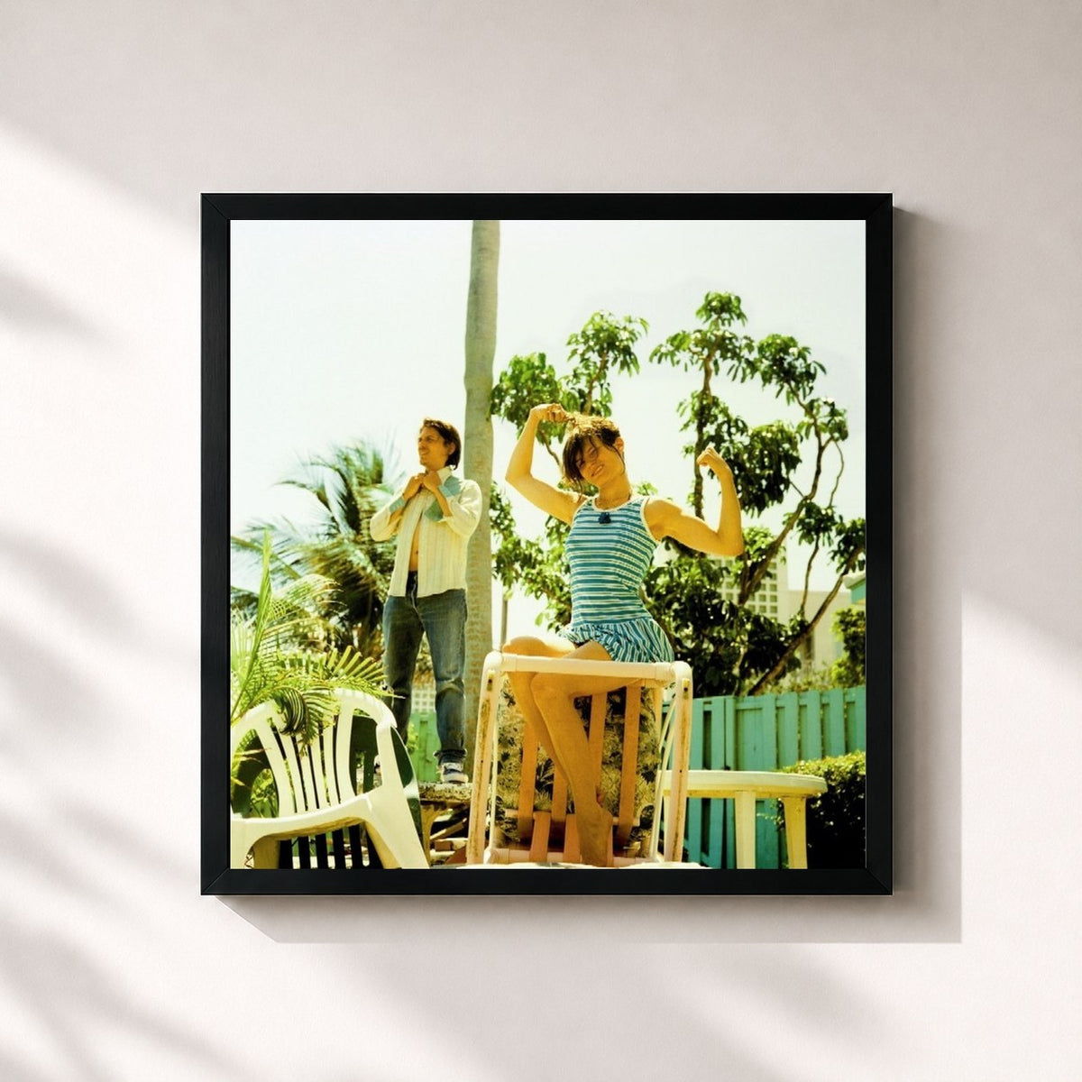 #noir Tableau carré de l'album A Mouthful de The Dø, cadre noir 32x32 cm