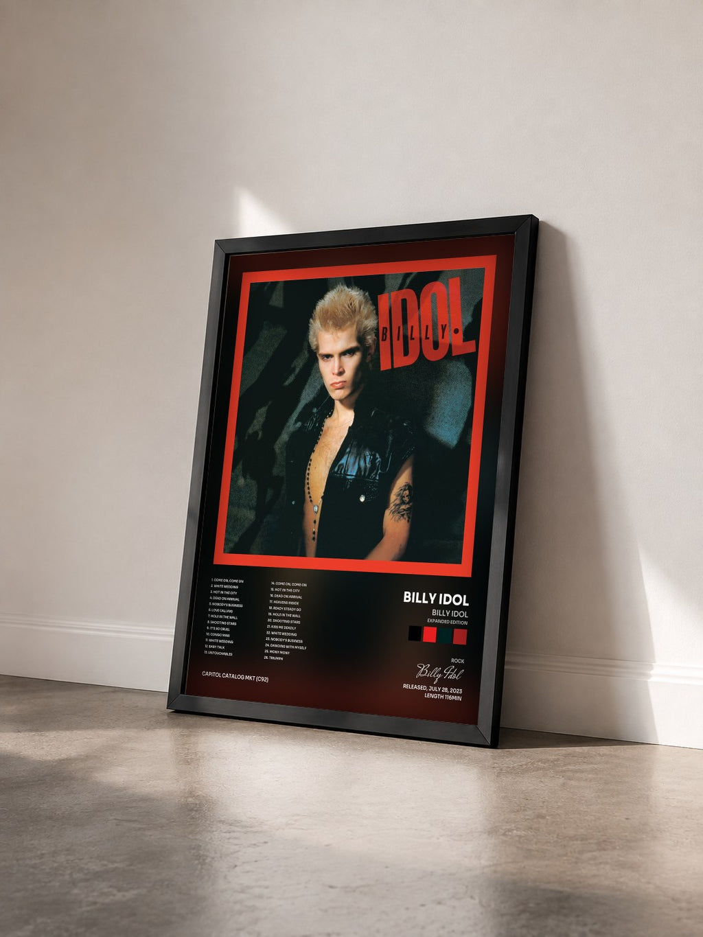 #noir Billy Idol (Expanded Edition) von Billy Idol als gerahmter Kunstdruck von schräg gesehen, schwarzer Rahmen