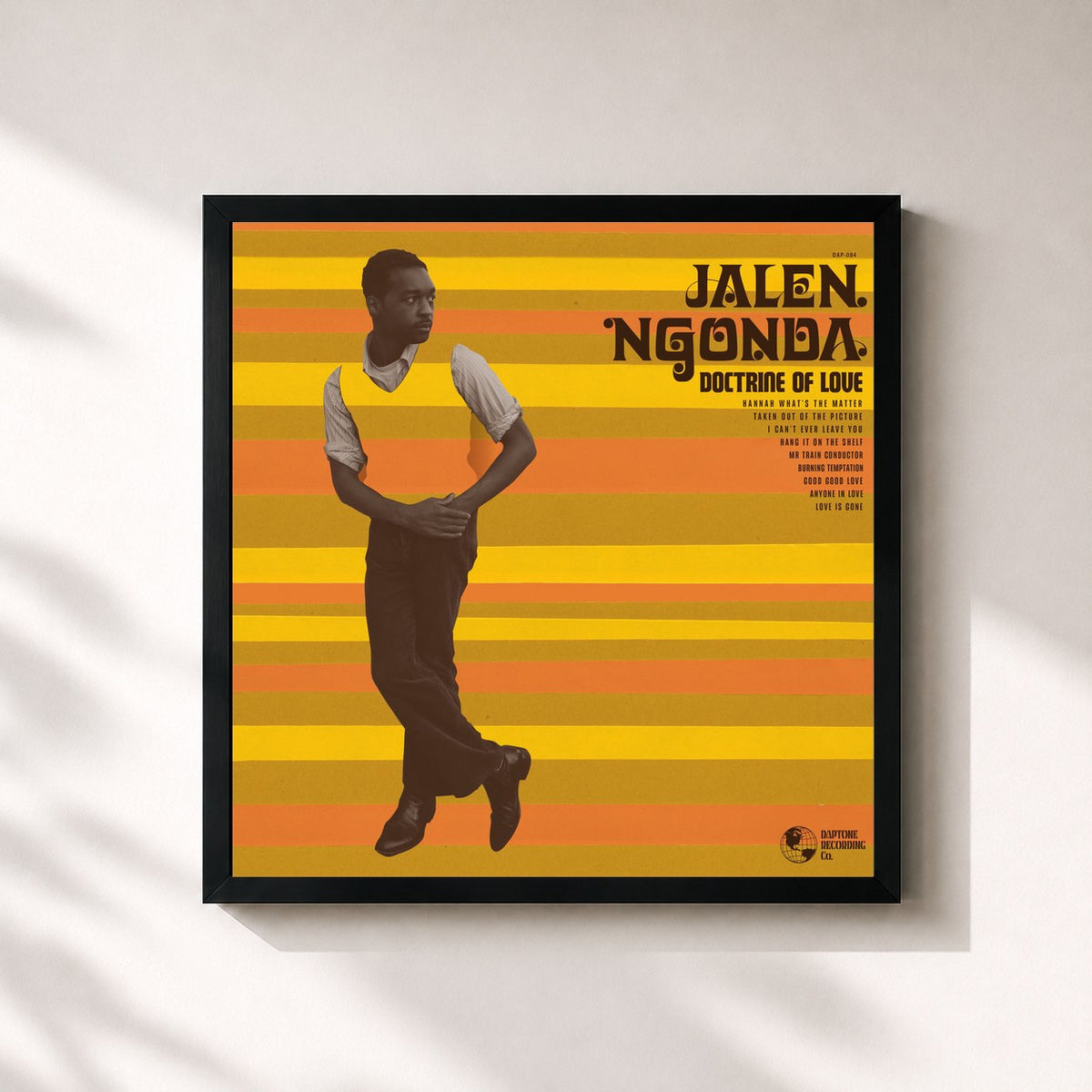 #noir Doctrine of Love de Jalen Ngonda en lámina cuadrada enmarcada, marco negro de 32x32 cm